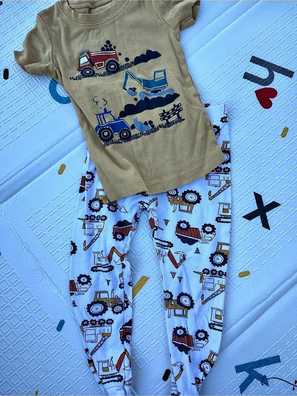 Boys 3T Graphic Pajama Set Like New